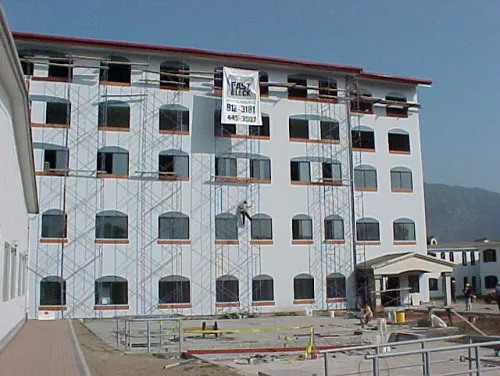 Complejo Betel, Santiago de Surco, 2001. Fotografía 1 de 5.