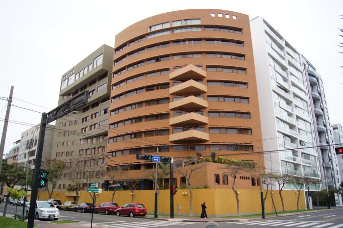 LOS NOGALES - San Isidro